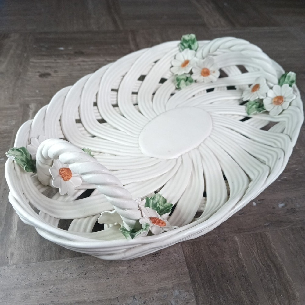 Majello Woven Braided Ceramic Plate Daisies Handles Capodimonte Style ITALY Read